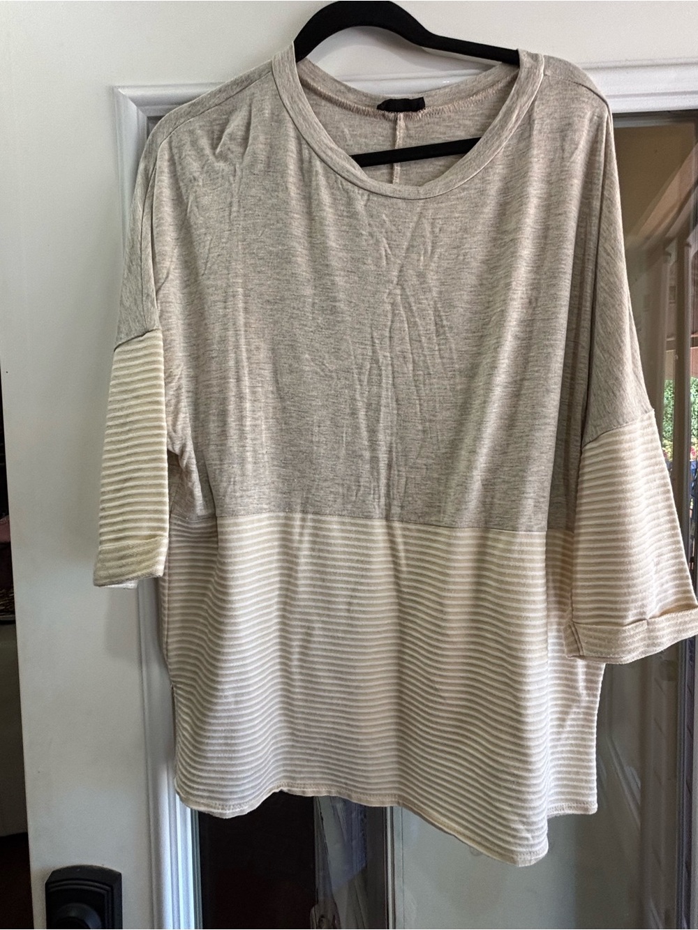 Women’s Two-Tone Scoop Neck Long Sleeve Tee in Cream and Light Gray